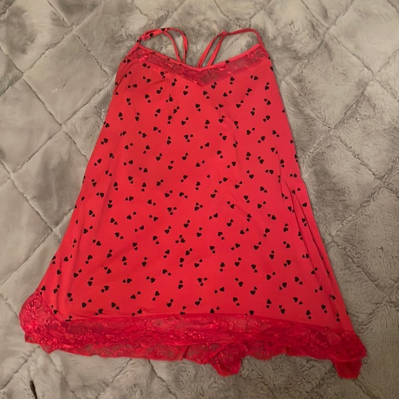 It’s never been worn! Silky sleepwear - Picture 1 of 2